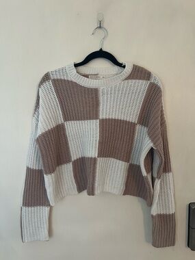 moon & madison Checkerboard Crewneck Sweater in Cream and Tan